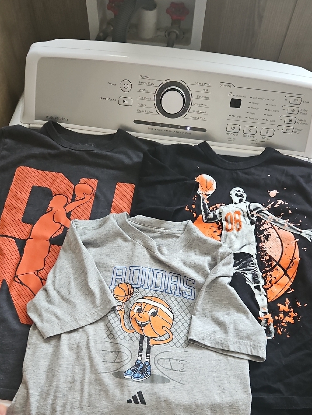 Size Sm/M (7/8) Boys' Basketball Graphic Tees with Orange Accents